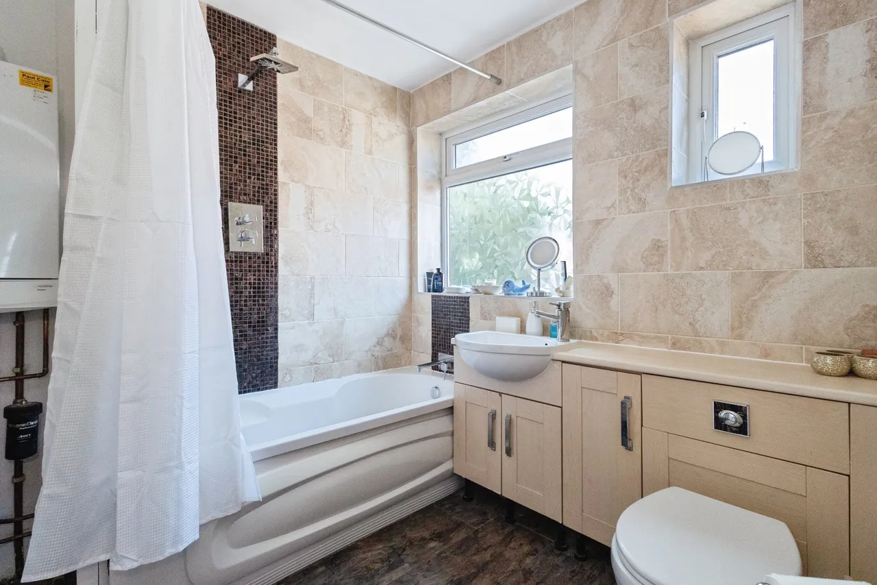 Silverstone Drive, Manchester, M40, photo 20