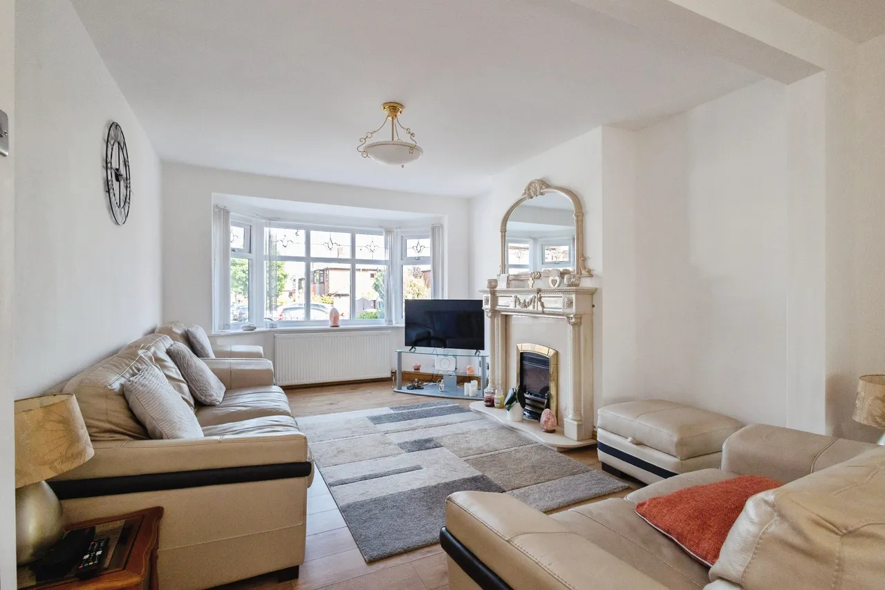 Silverstone Drive, Manchester, M40, photo 3
