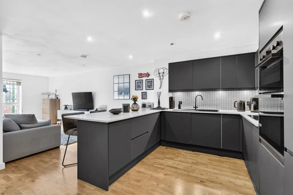 Bridge Street, Walton-On-Thames KT12 1AS, photo 6