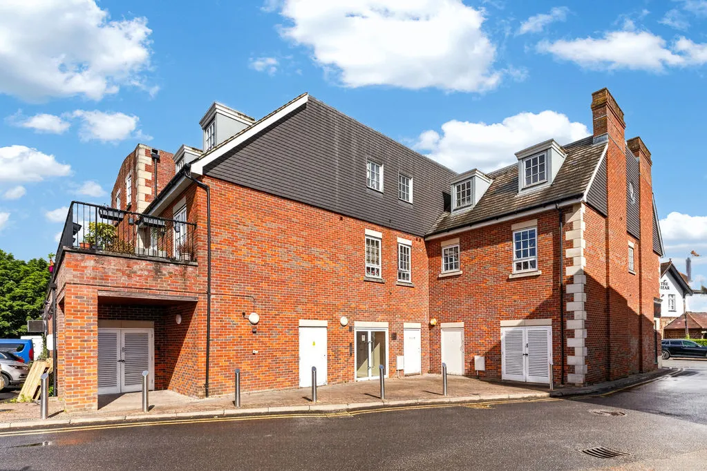 Bridge Street, Walton-On-Thames KT12 1AS, photo 4