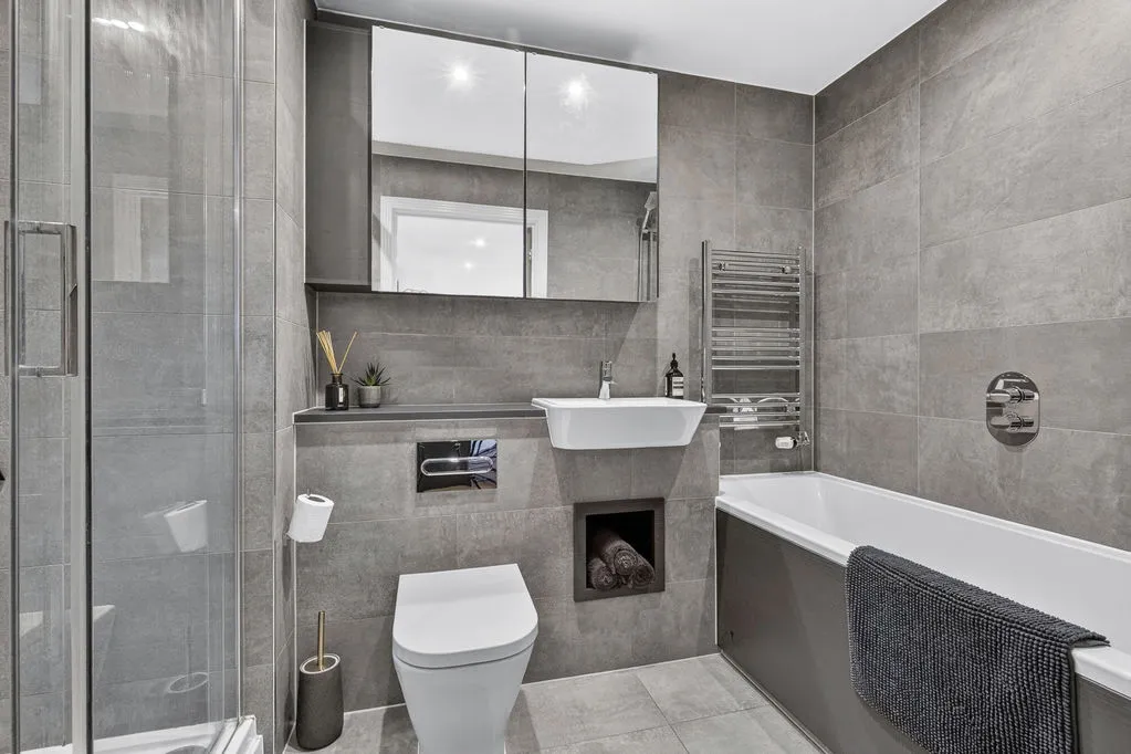 Bridge Street, Walton-On-Thames KT12 1AS, photo 3