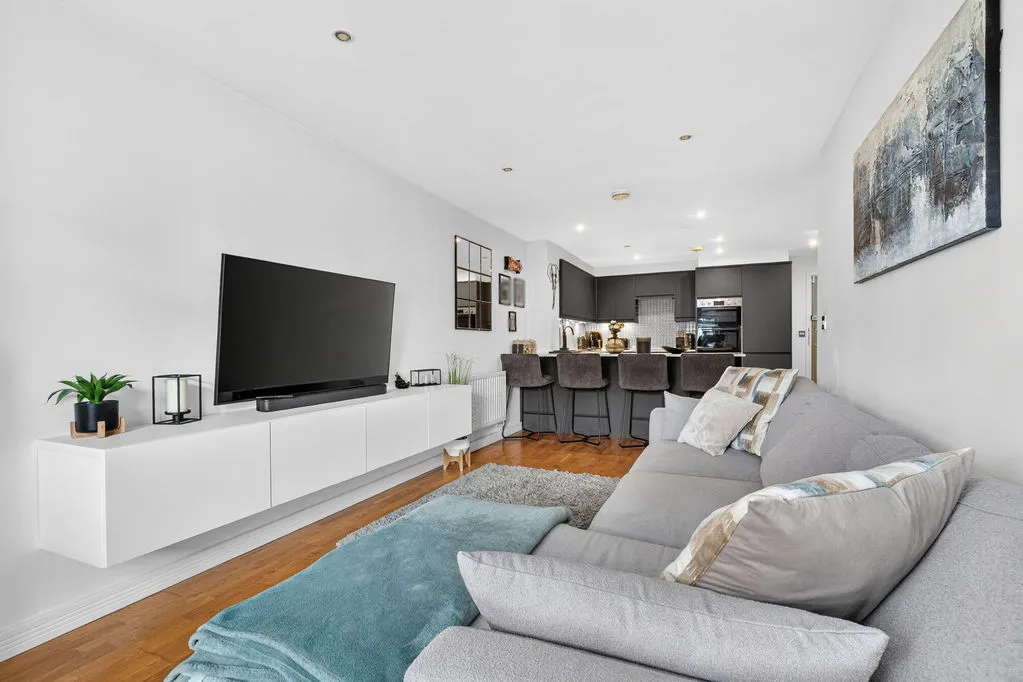 Bridge Street, Walton-On-Thames KT12 1AS, photo 7