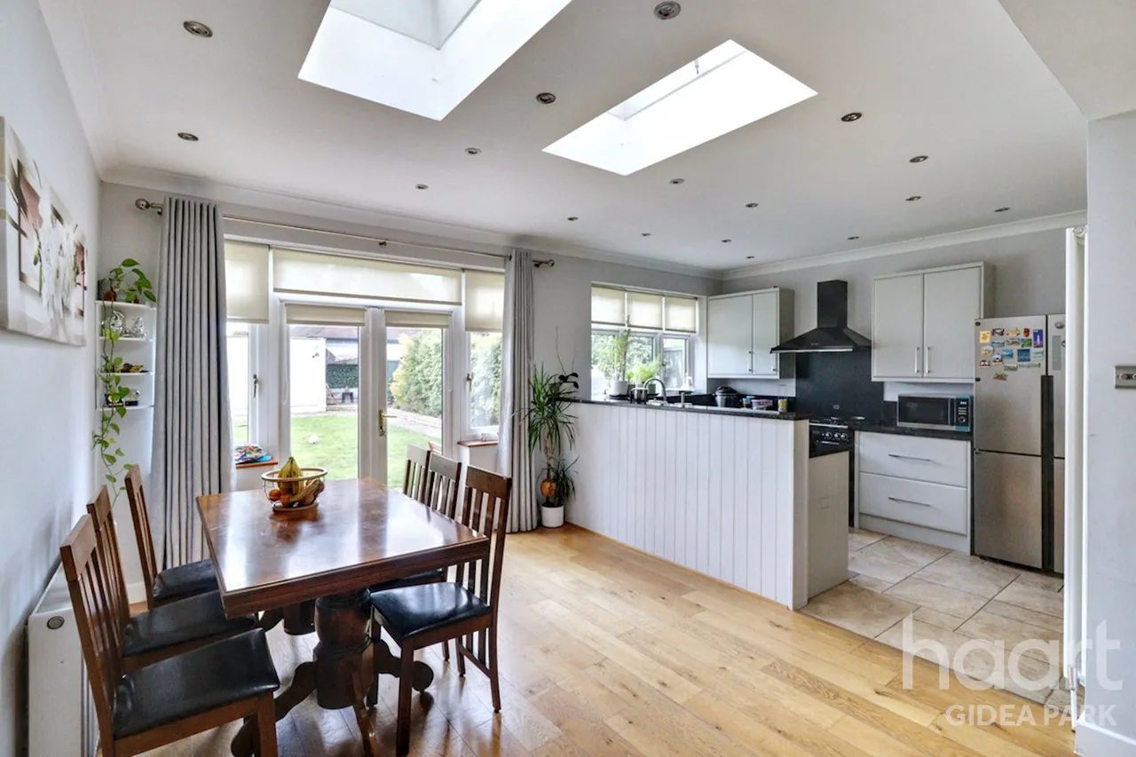 4 bed house for sale, Erroll Road, Romford, RM1
