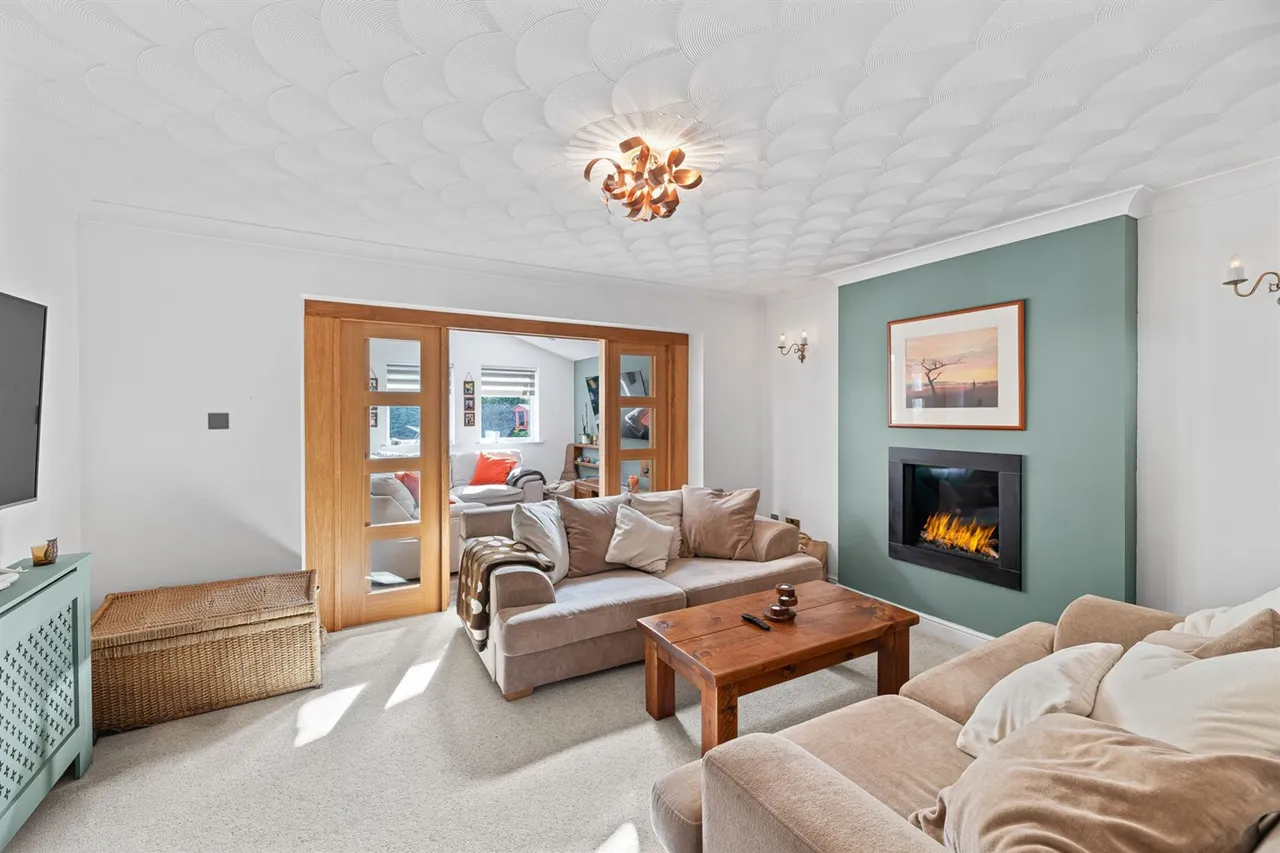 Waterside Drive, Frodsham, photo 3