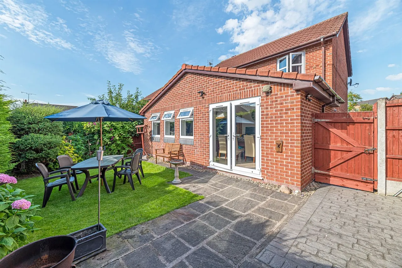 Waterside Drive, Frodsham, photo 18