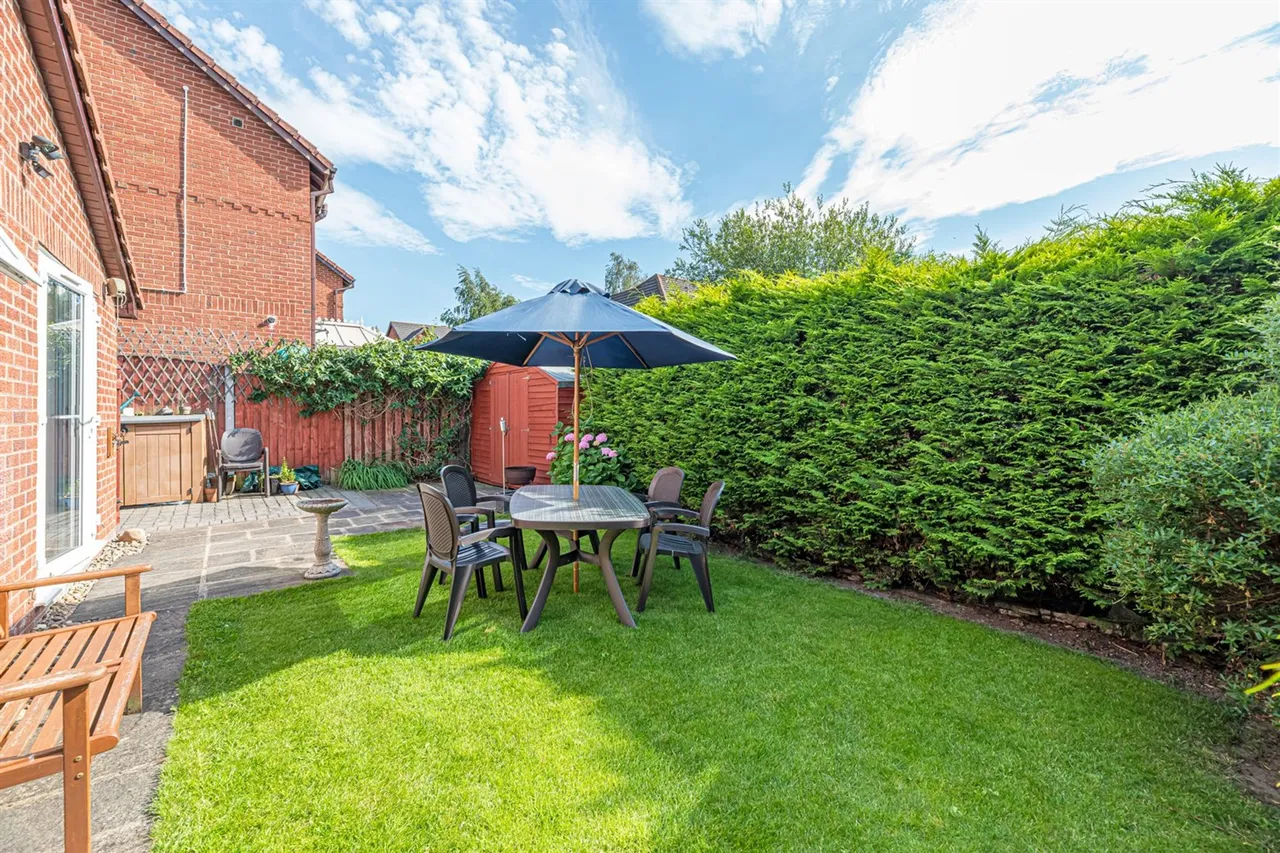 Waterside Drive, Frodsham, photo 17