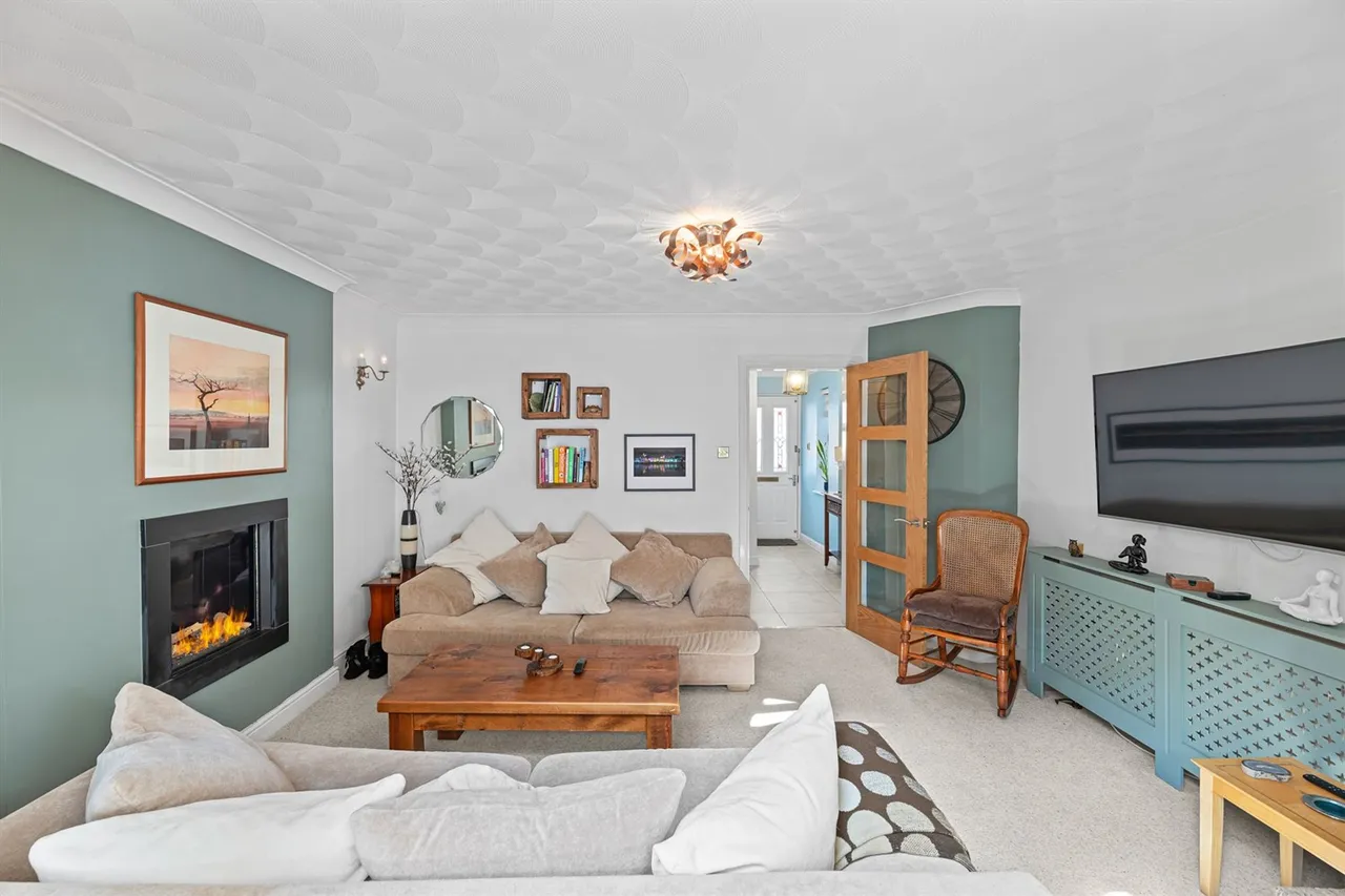 Waterside Drive, Frodsham, photo 2