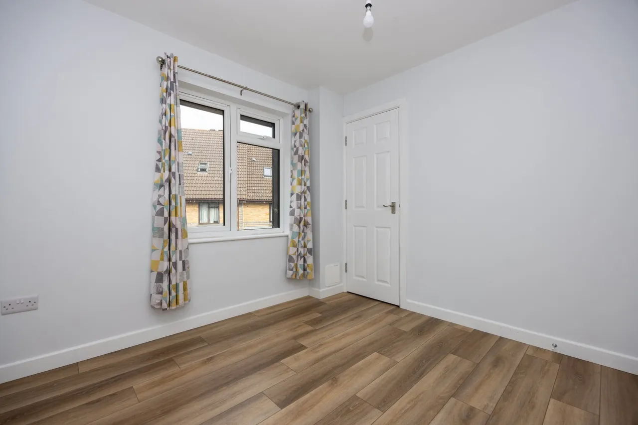Lawrence Close, Burpham, GU4, photo 6