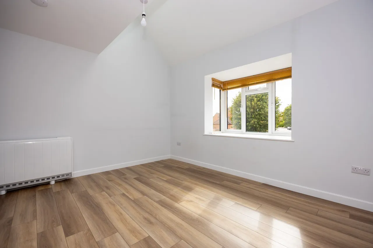Lawrence Close, Burpham, GU4, photo 3