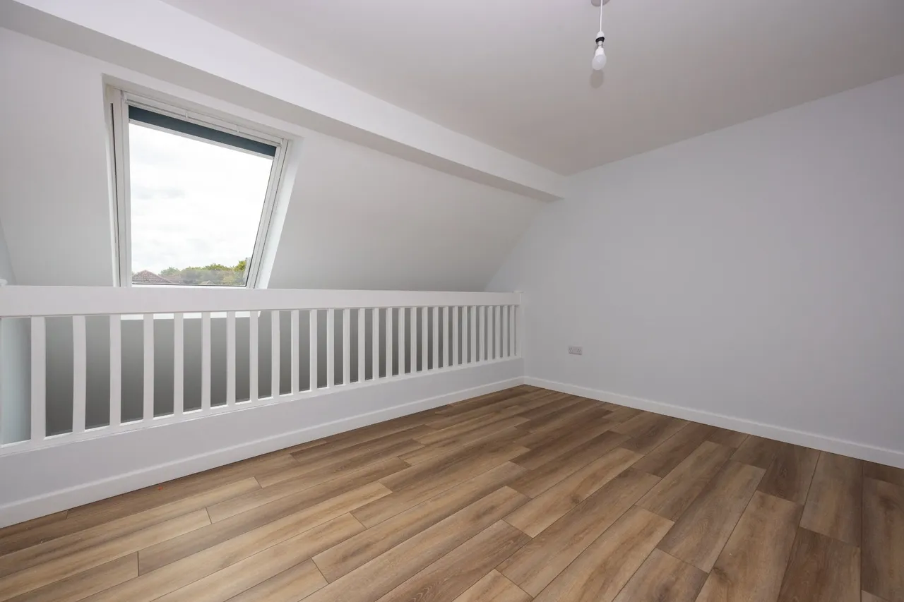 Lawrence Close, Burpham, GU4, photo 14