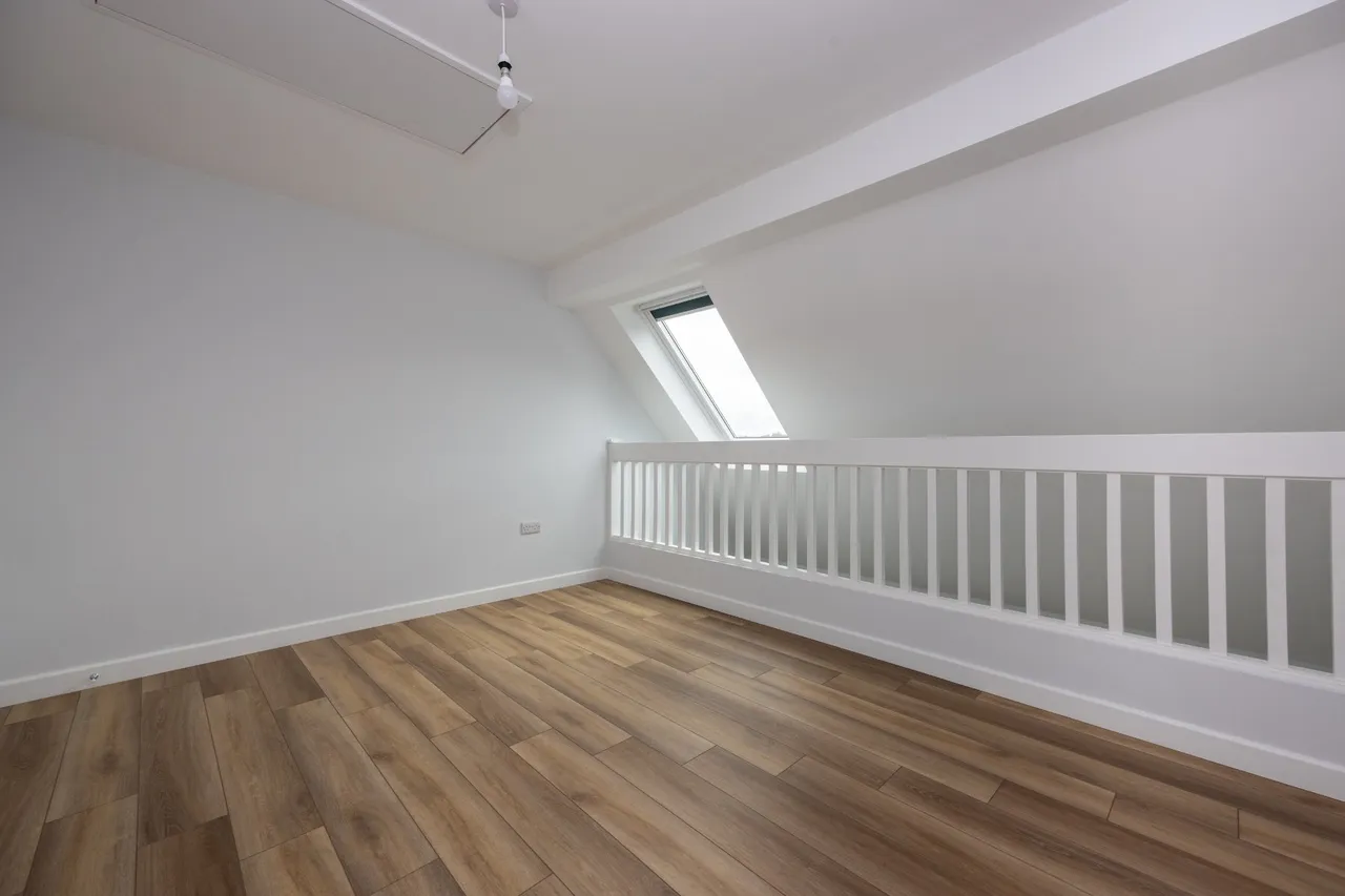 Lawrence Close, Burpham, GU4, photo 4