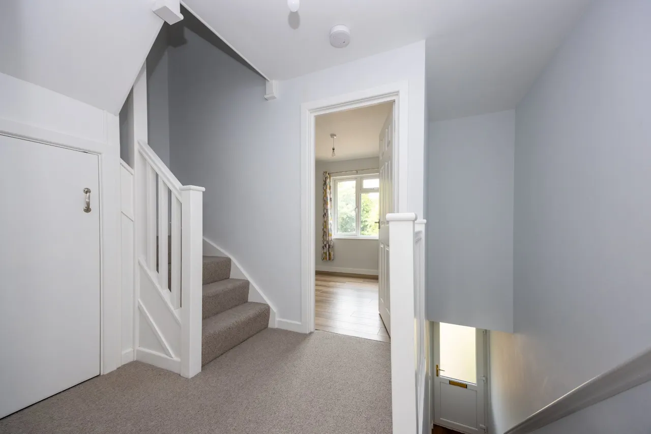 Lawrence Close, Burpham, GU4, photo 12