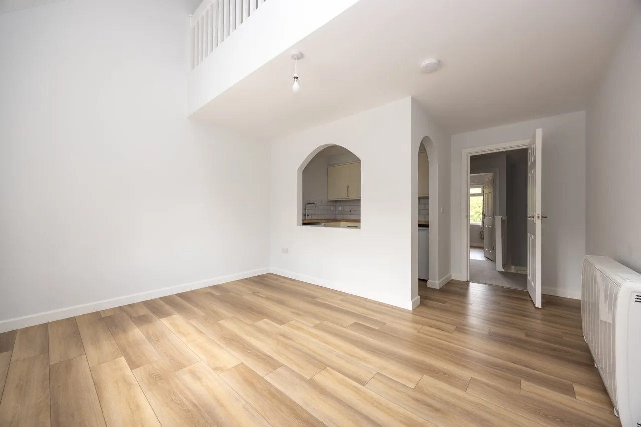 Lawrence Close, Burpham, GU4, photo 9