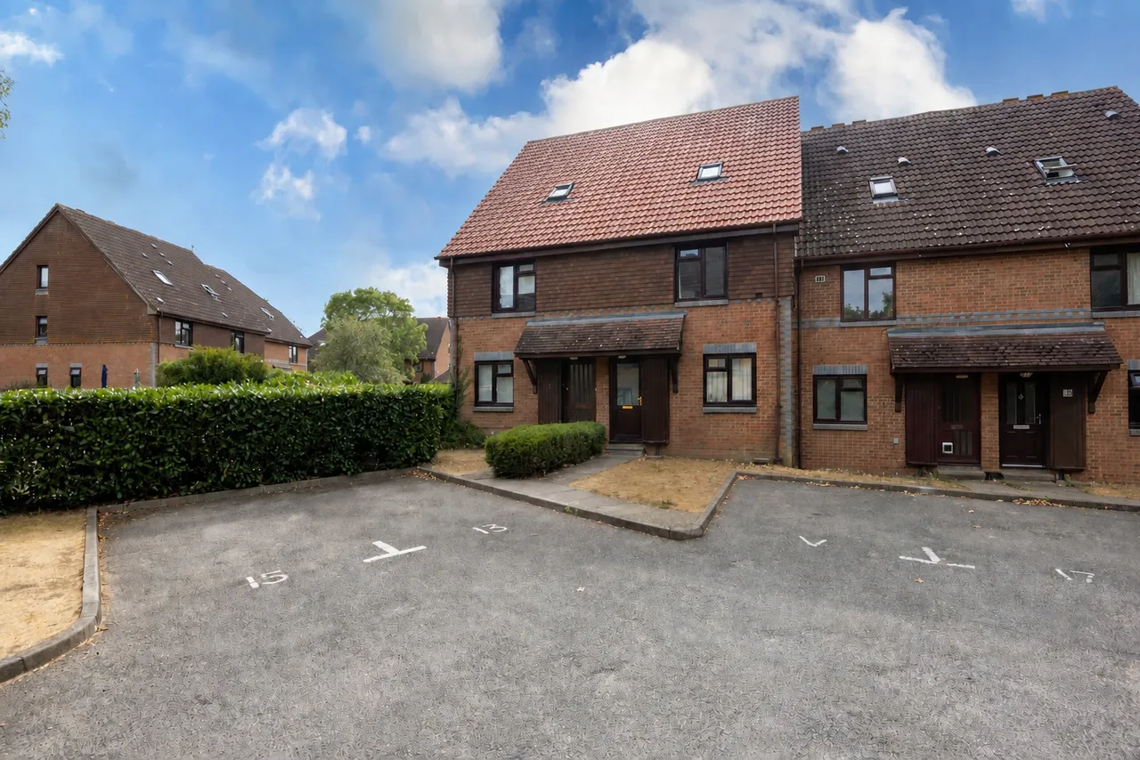 Lawrence Close, Burpham, GU4, photo 20