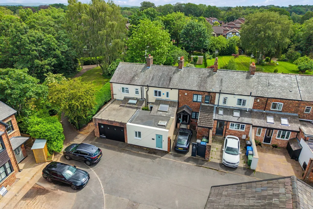 2 bed house for sale — Primrose Cottages, Bowdon, WA14