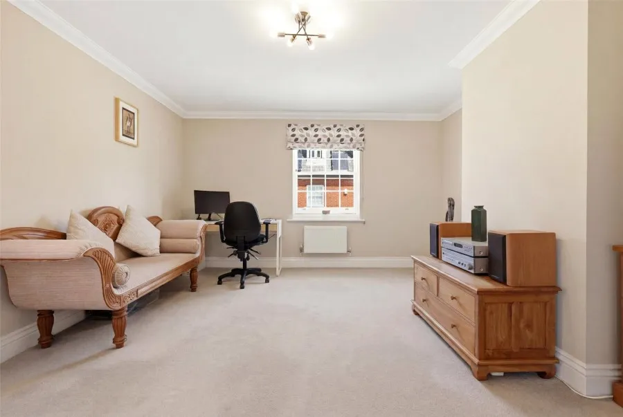 House Under Offer with 5 bedrooms in Bishop's Stortford, CM23, photo 36