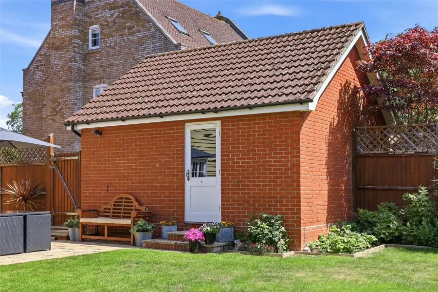 House Under Offer with 5 bedrooms in Bishop's Stortford, CM23, photo 42