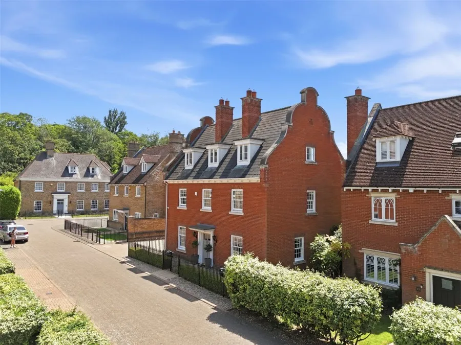 House Under Offer with 5 bedrooms in Bishop's Stortford, CM23, photo 46