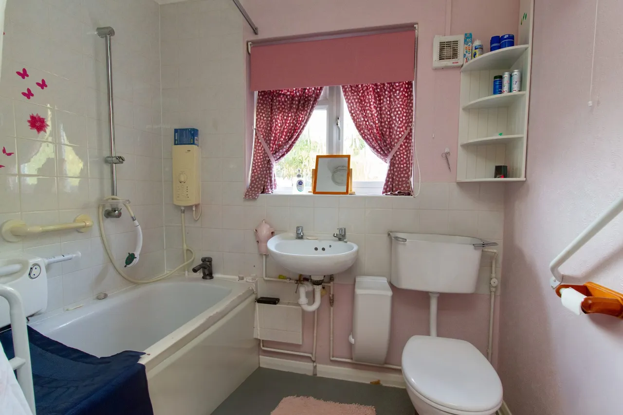 Connaught Road, Fleet, GU51 3QX, photo 9