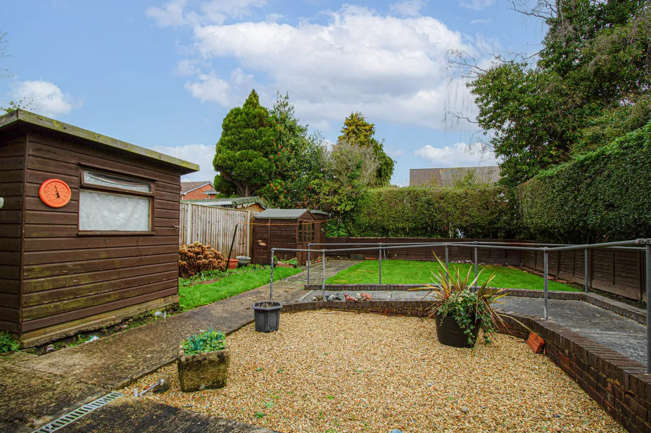 Connaught Road, Fleet, GU51 3QX, photo 2