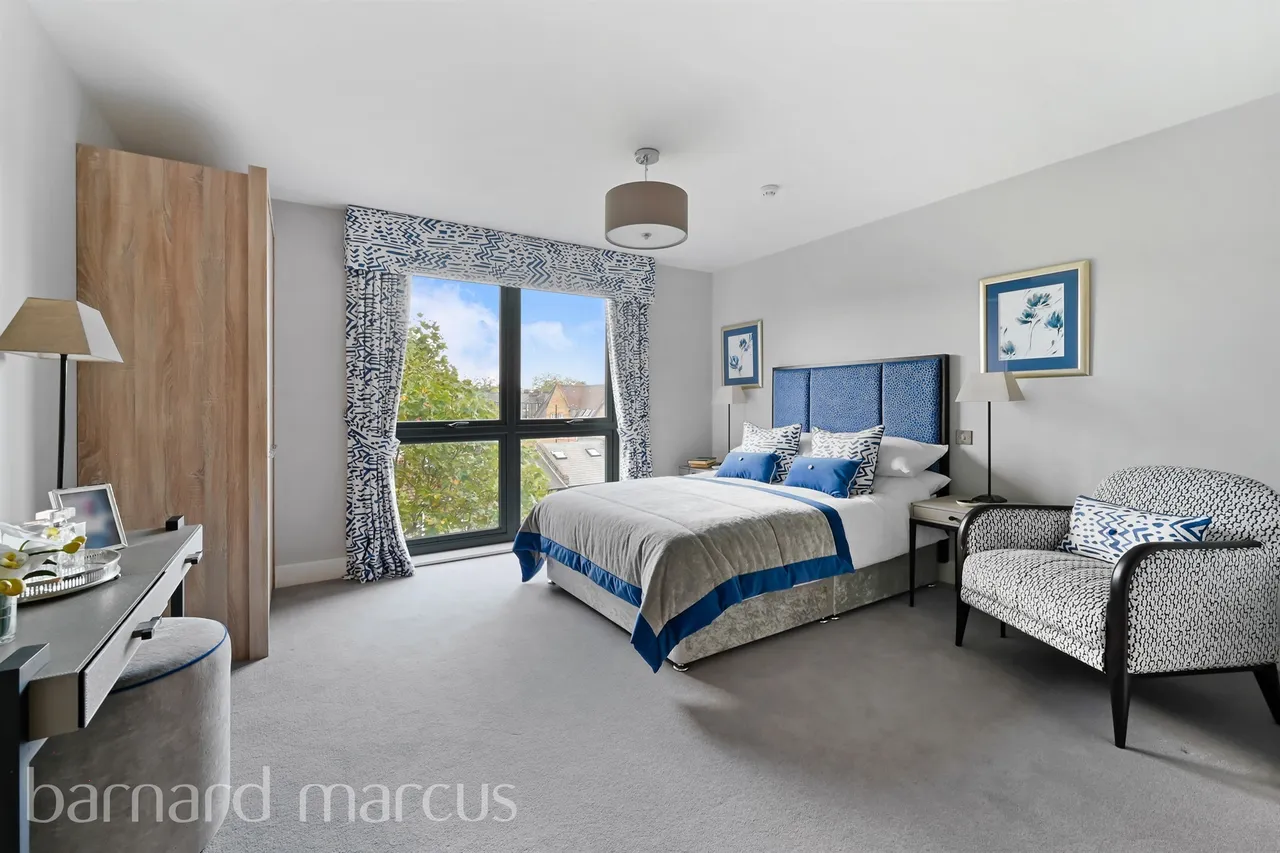 Battersea Park Road, London, photo 10