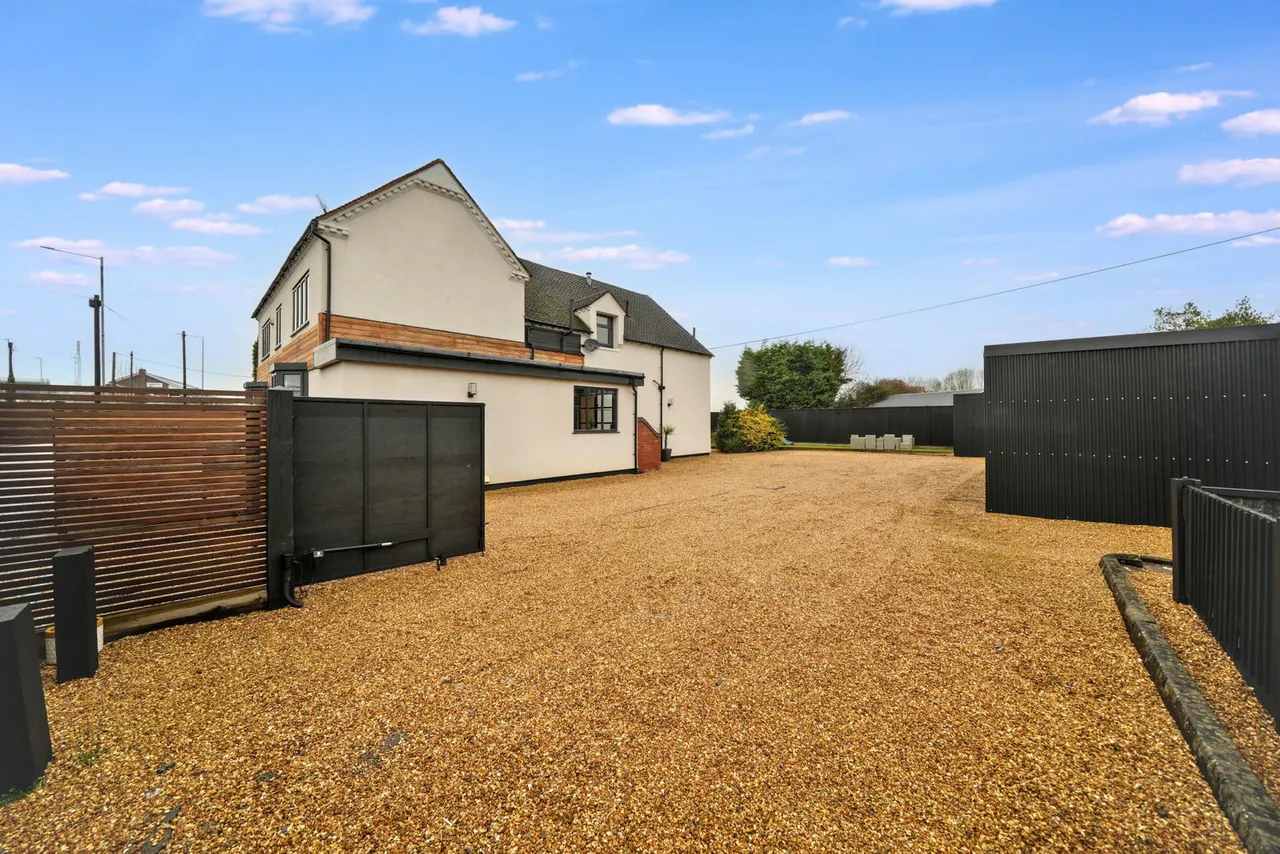 Colton Road, Rugeley, WS15 3HB, photo 4