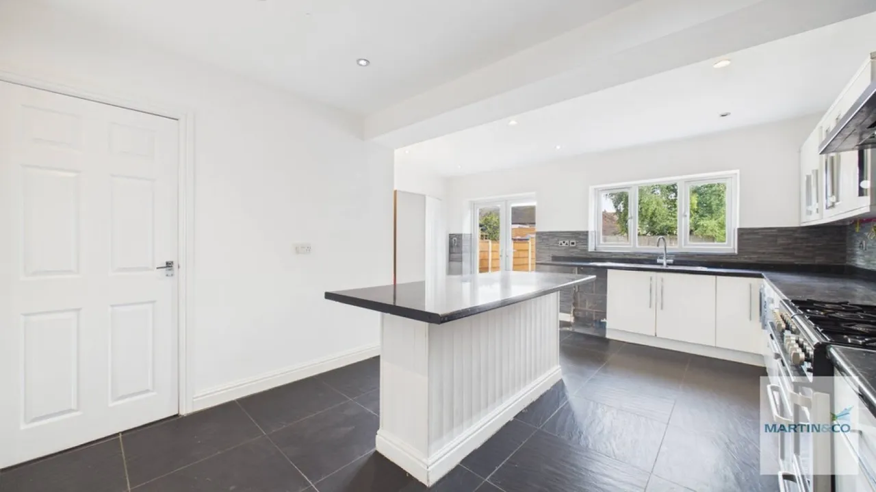 Buxton Avenue, Fazeley, B78, photo 5