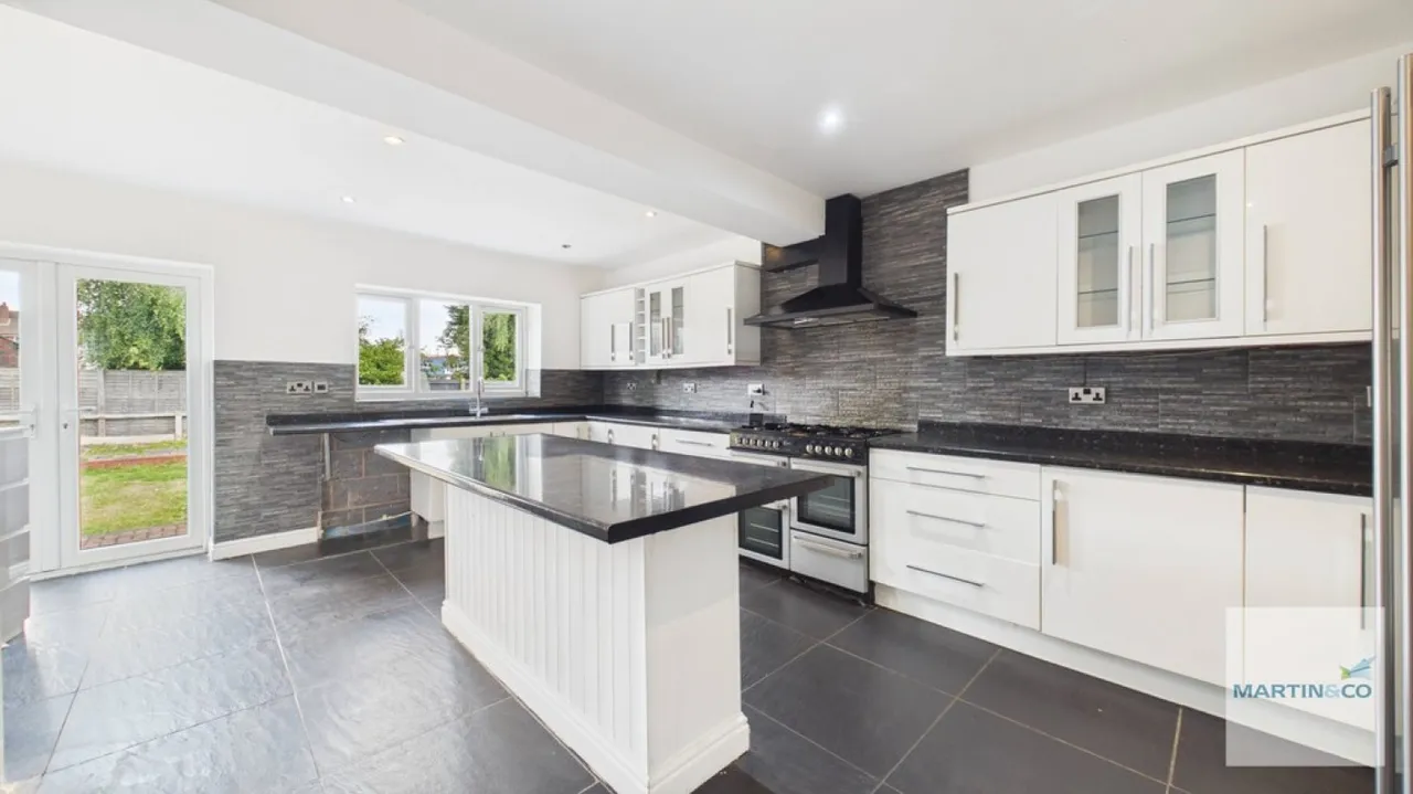 Buxton Avenue, Fazeley, B78, photo 4