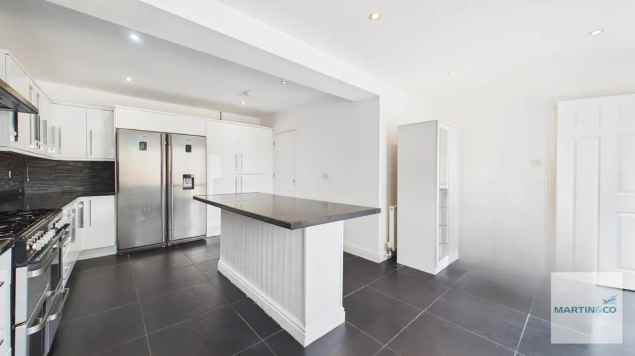 Buxton Avenue, Fazeley, B78, photo 6