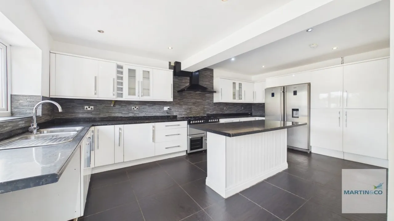 Buxton Avenue, Fazeley, B78, photo 2