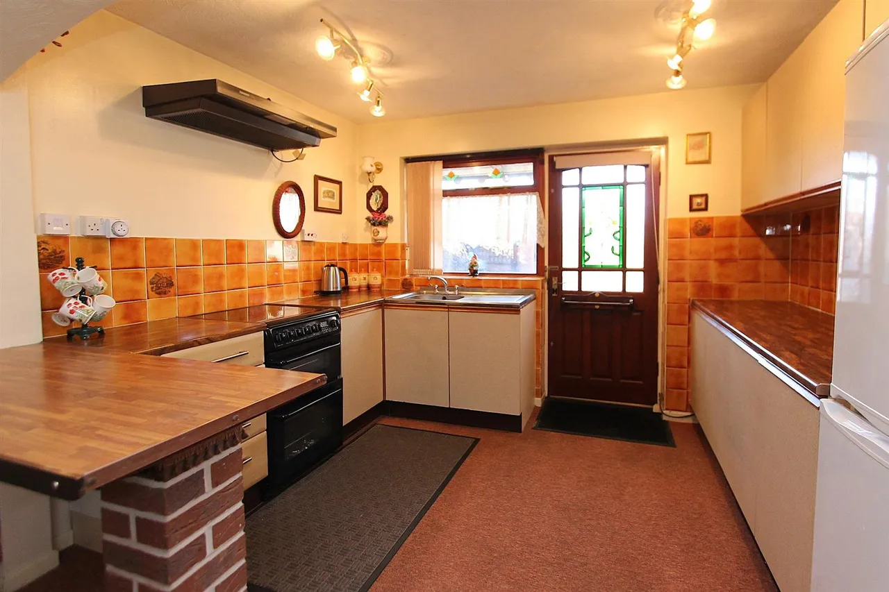 Commonside, Brierley Hill, photo 6