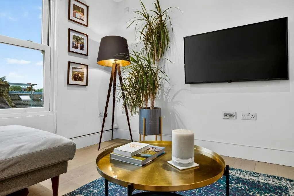 Garratt Lane, London, SW18, photo 13