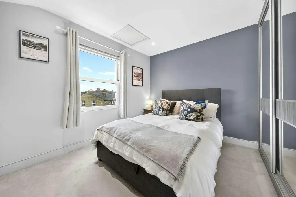 Garratt Lane, London, SW18, photo 3