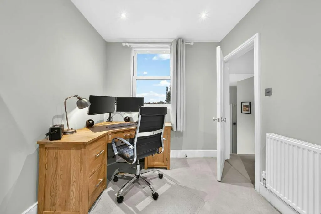 Garratt Lane, London, SW18, photo 10