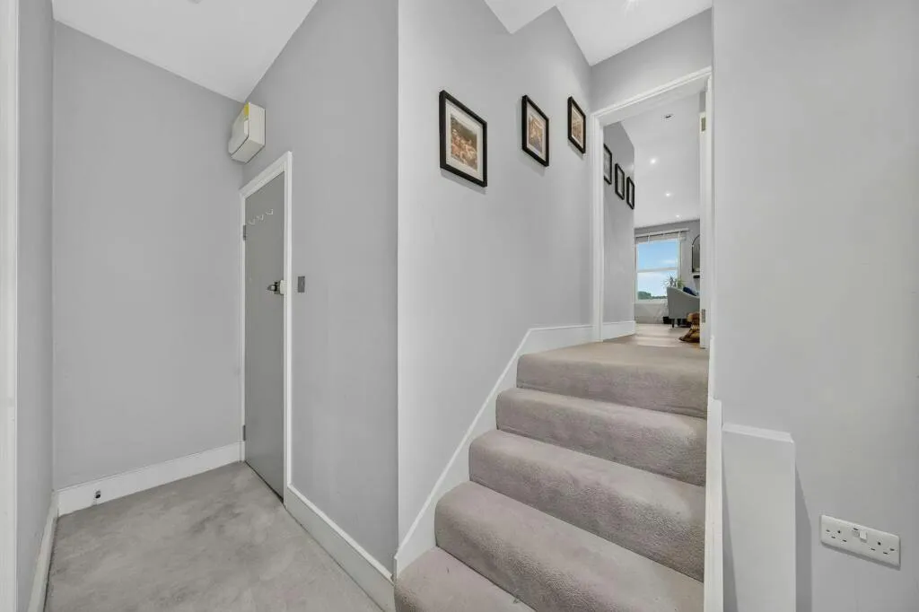 Garratt Lane, London, SW18, photo 14