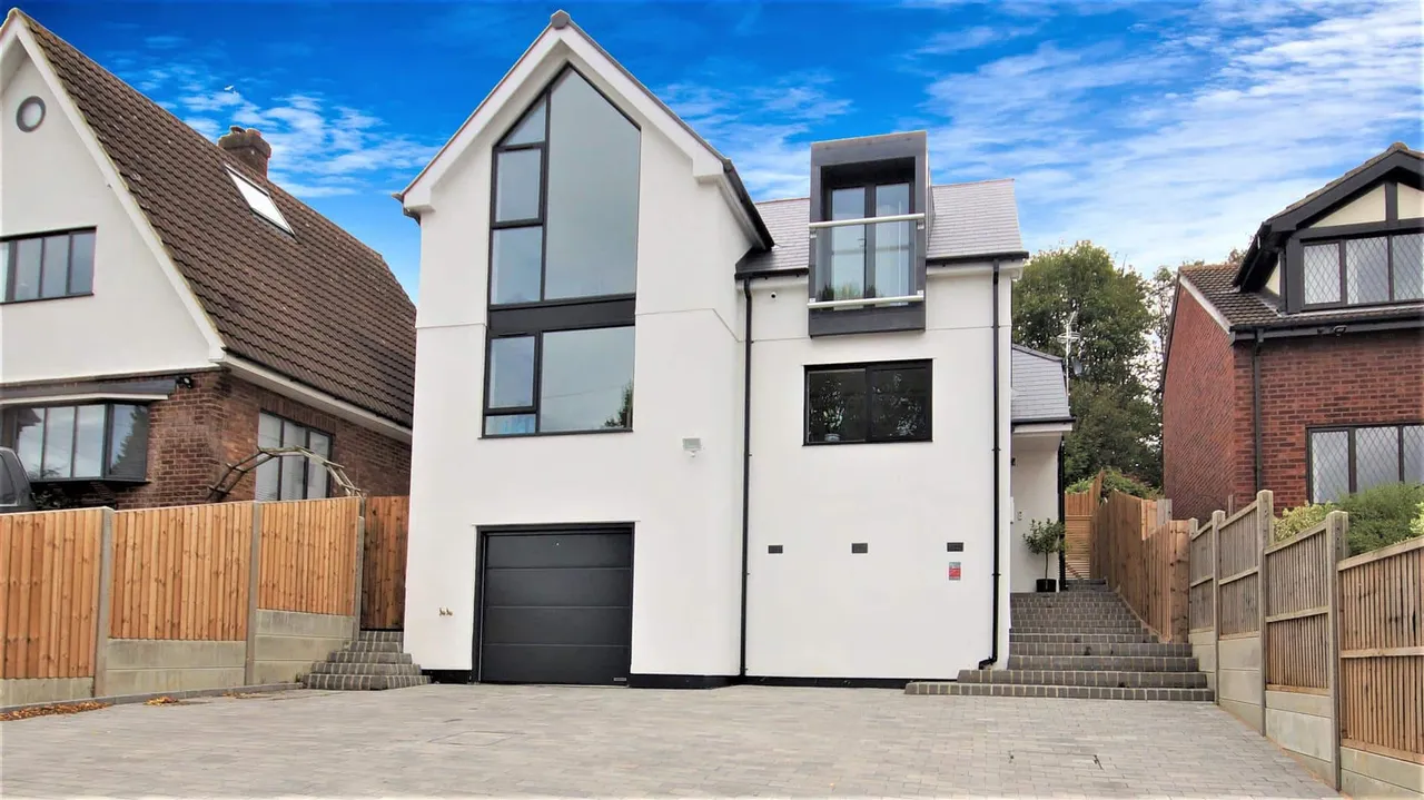4 bed house for sale — Goldings Road, Loughton