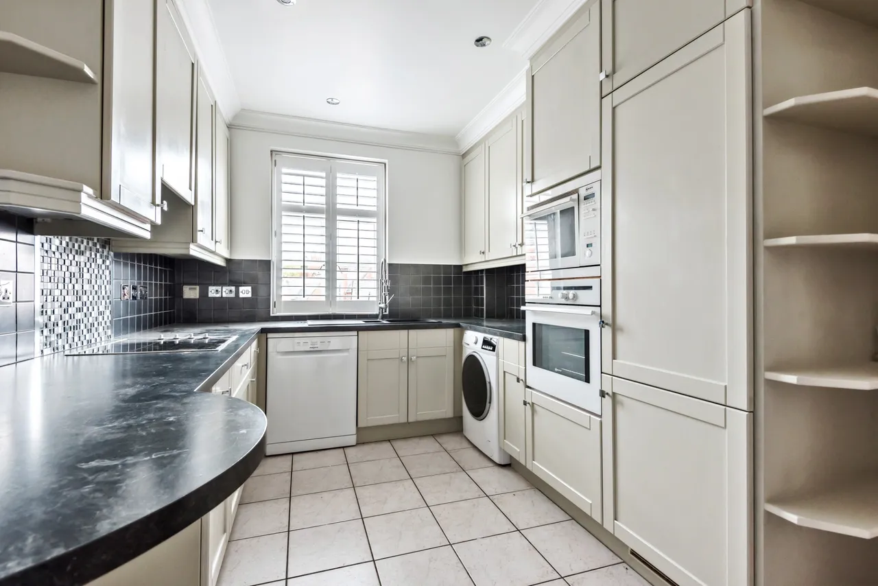 Virginia Water, Surrey, GU25 4ST, photo 3
