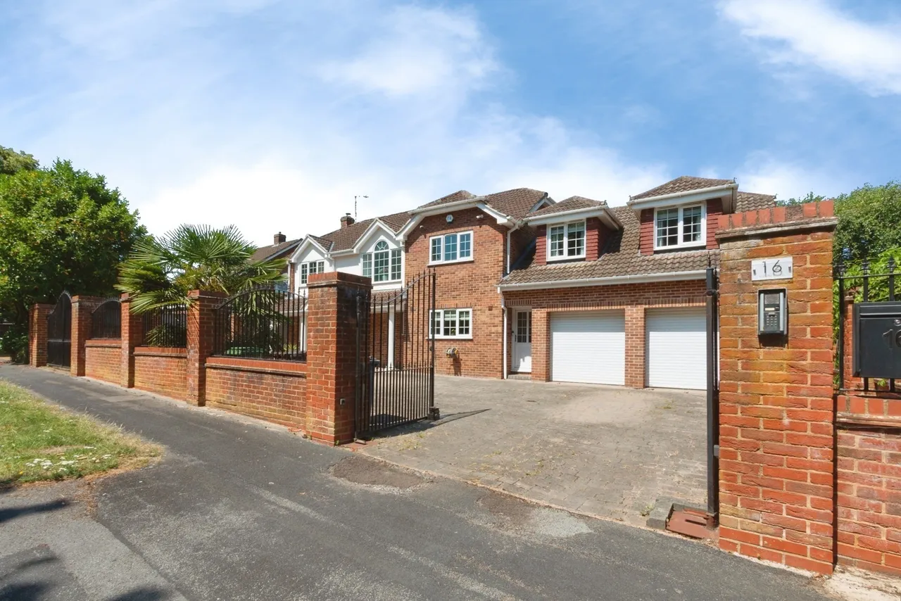 Neville Close, Basingstoke, RG21, photo 2