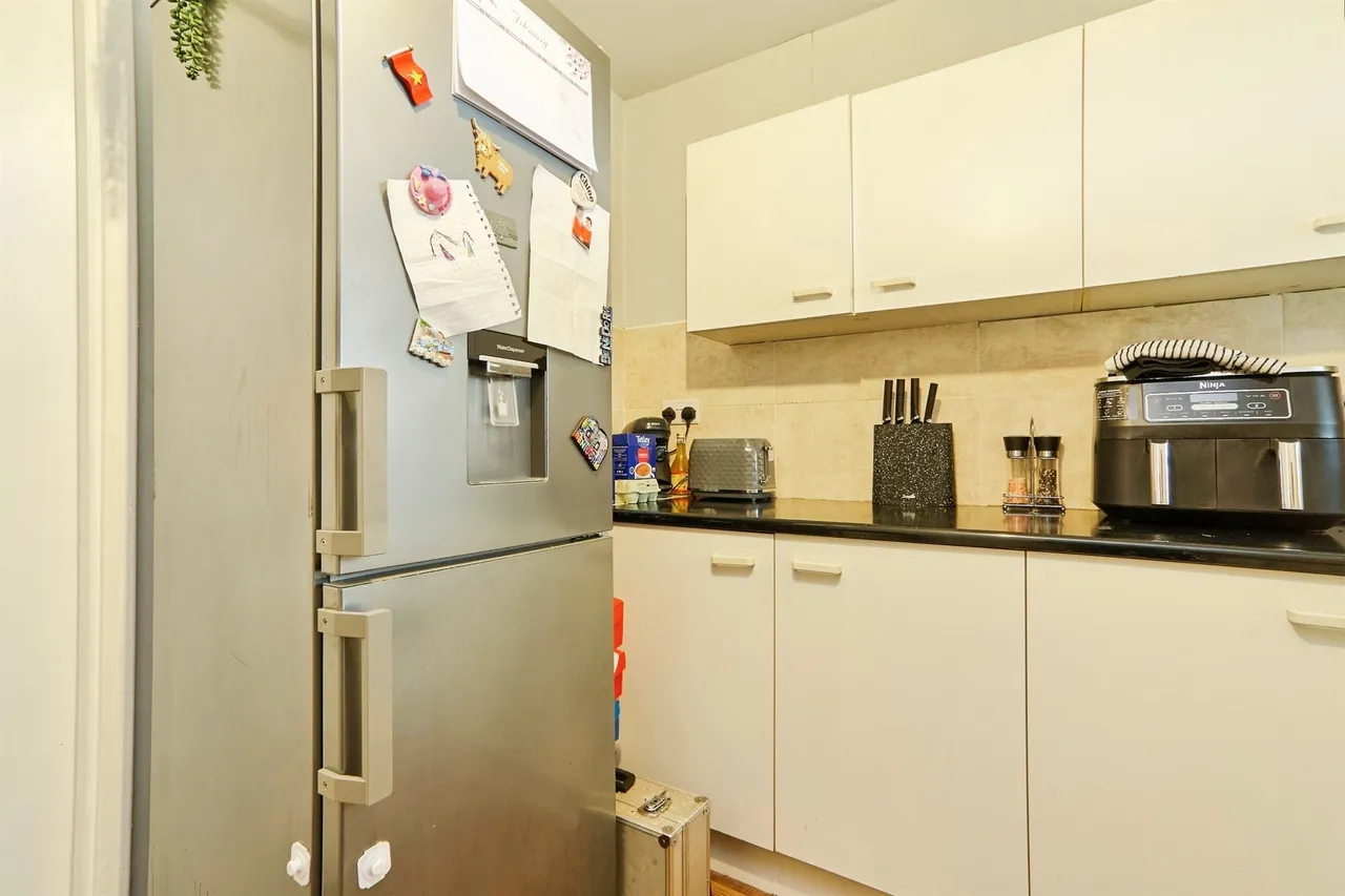 Frizley Gardens, Bradford, BD9, photo 5