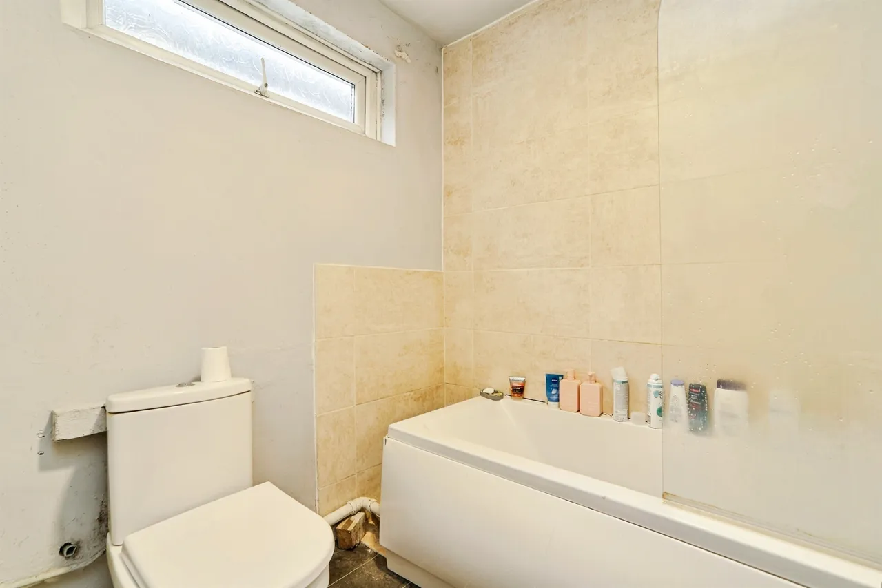 Frizley Gardens, Bradford, BD9, photo 9