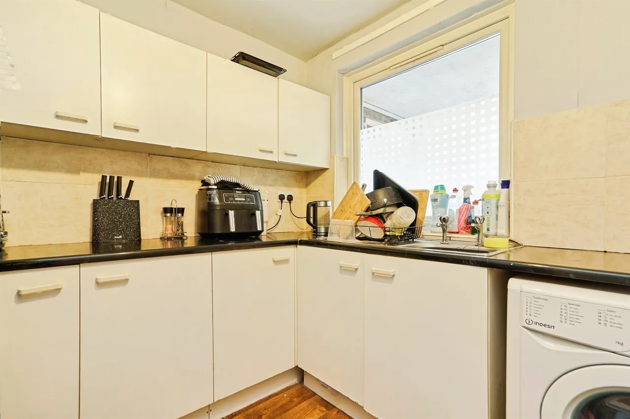 Frizley Gardens, Bradford, BD9, photo 4