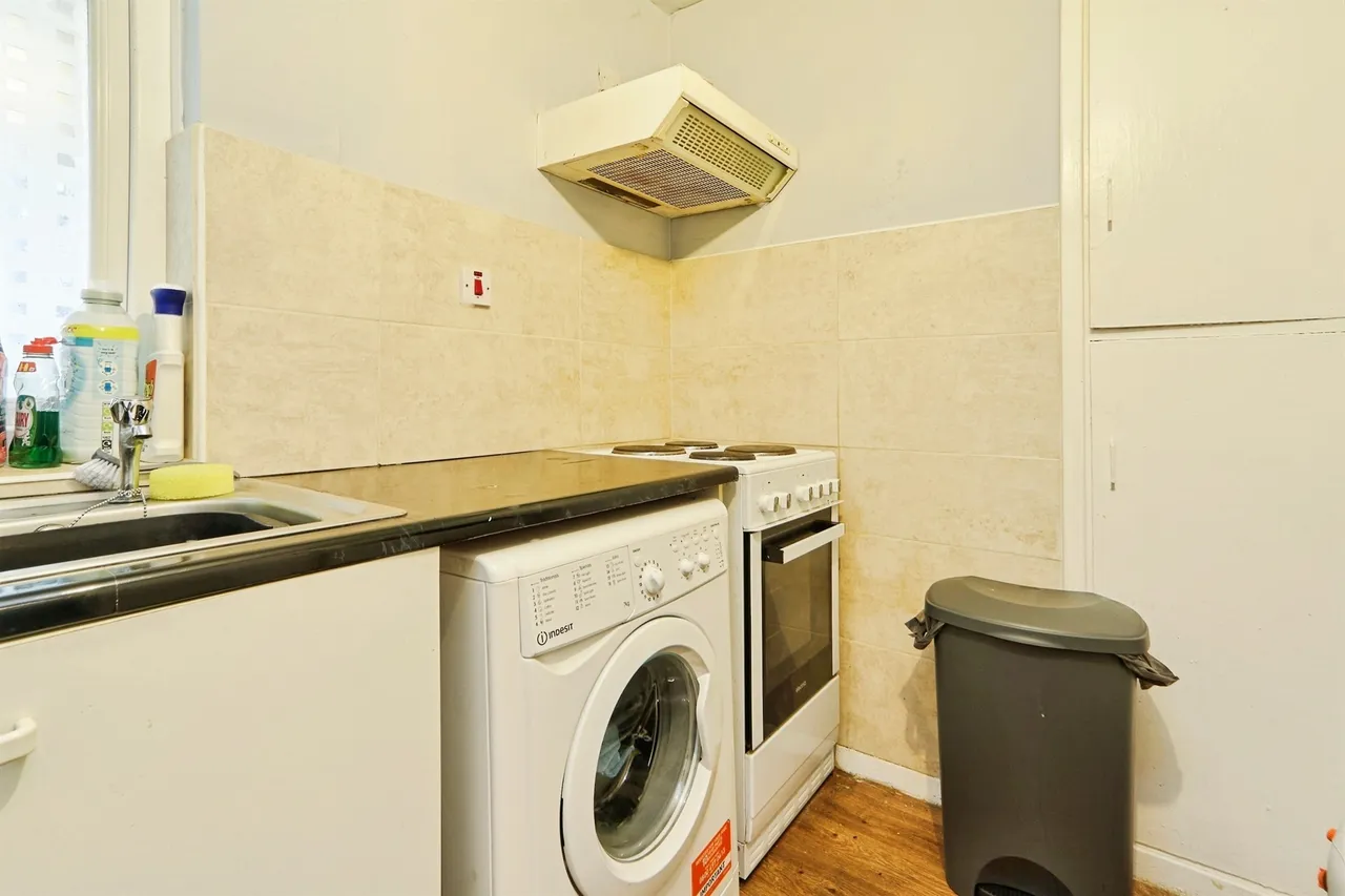 Frizley Gardens, Bradford, BD9, photo 6