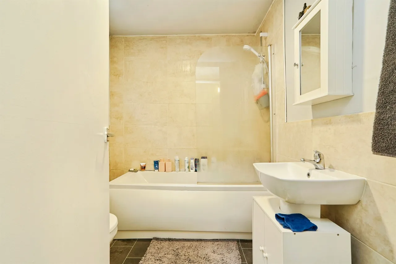 Frizley Gardens, Bradford, BD9, photo 10