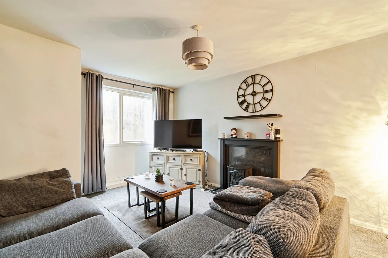 Frizley Gardens, Bradford, BD9, photo 3