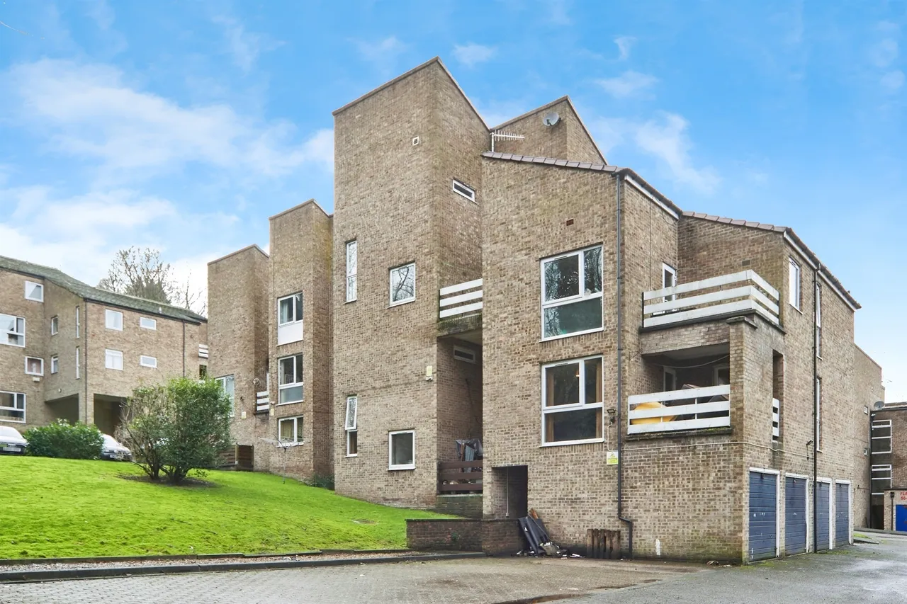1 bed flat for sale, Frizley Gardens, Bradford, BD9