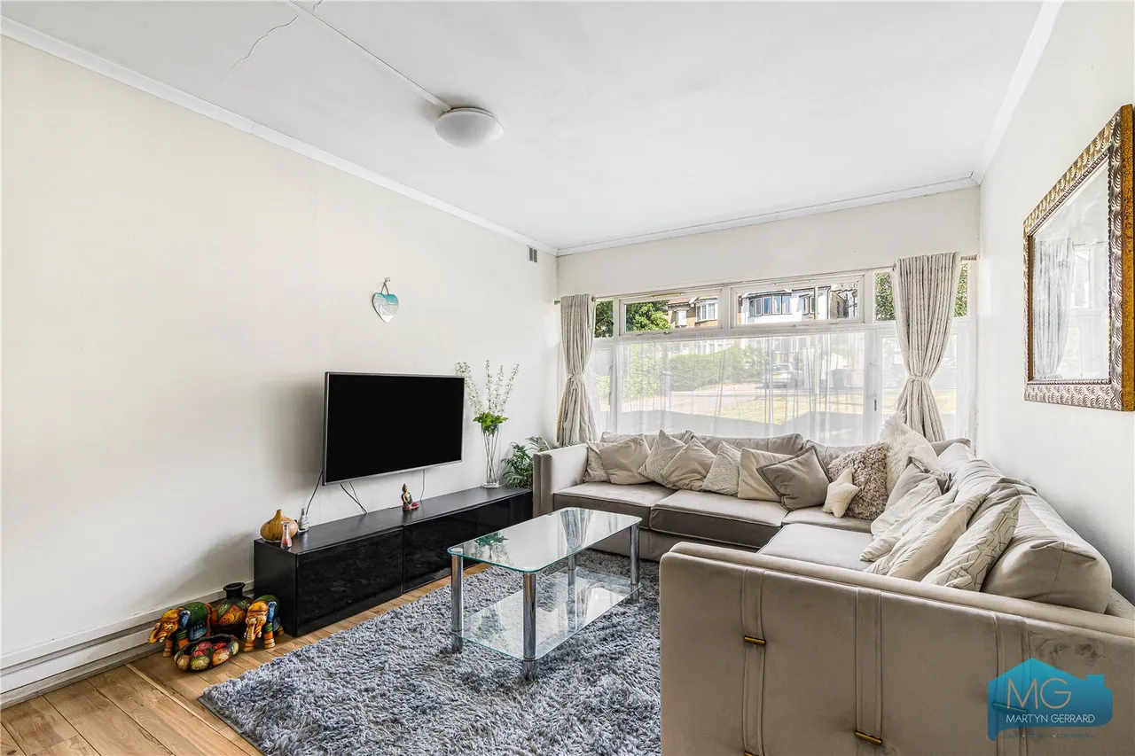 2 bed flat for sale, Nether Street, London, N3