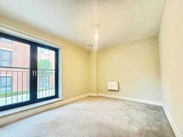 Station Approach, Newbury, RG14, photo 5