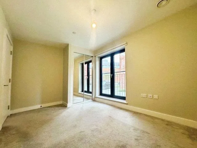 Station Approach, Newbury, RG14, photo 6