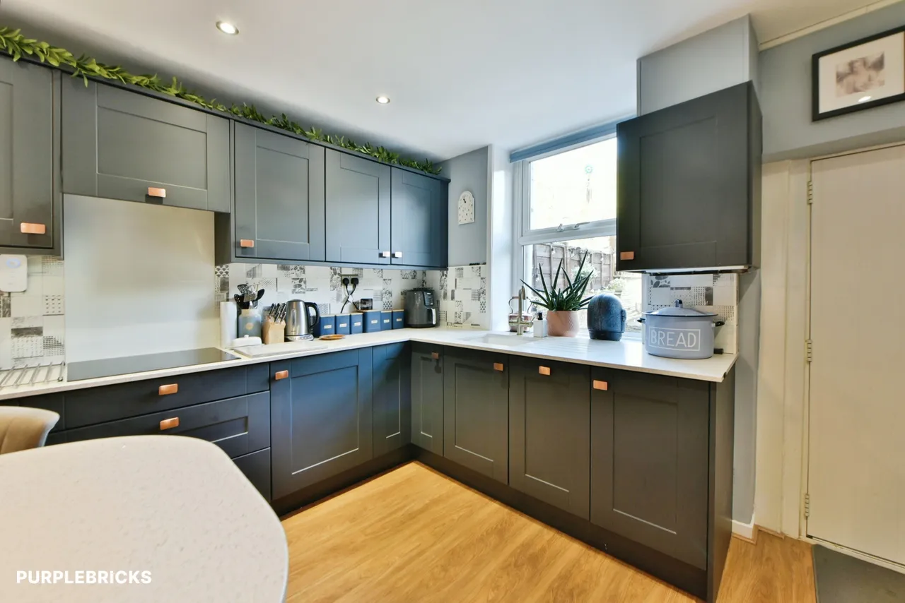 Oldham Road, Oldham, OL4, photo 9