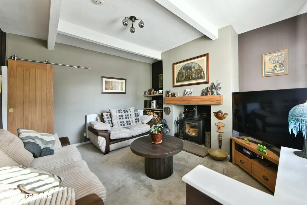 Oldham Road, Oldham, OL4, photo 3